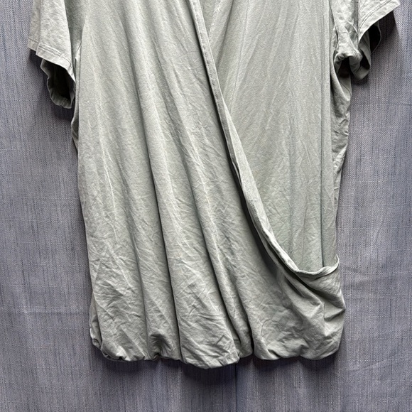 Tahari green short sleeve shirt size 1X - Picture 4 of 7